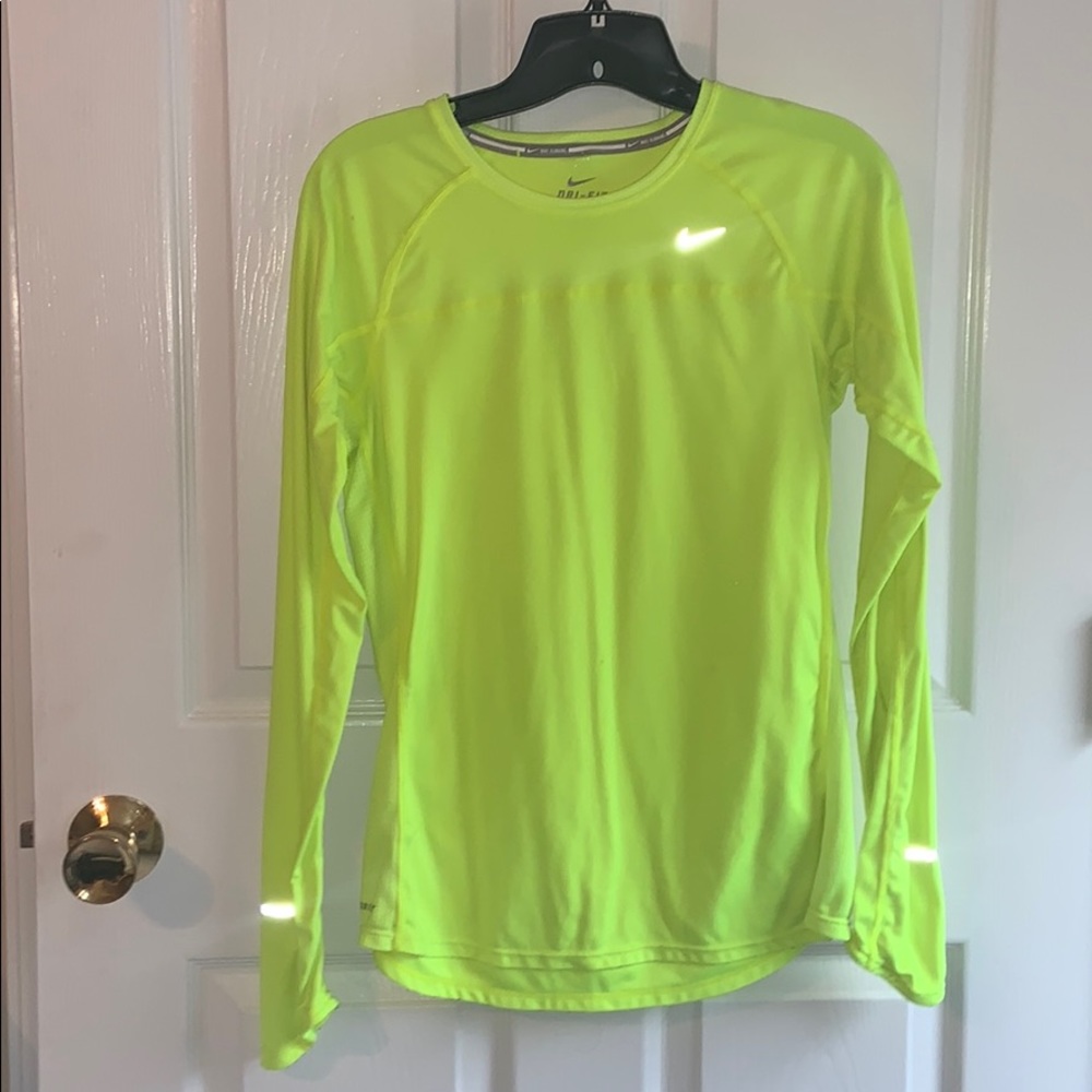 Nike dri fit long sleeve workout tee!